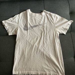Nike logo t shirt